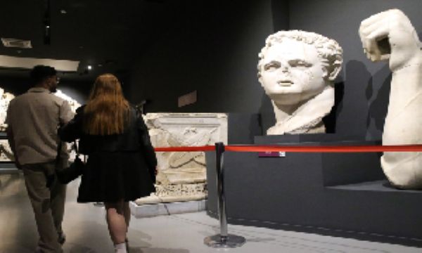 Efes Müzesi tarihe ışık tutuyor