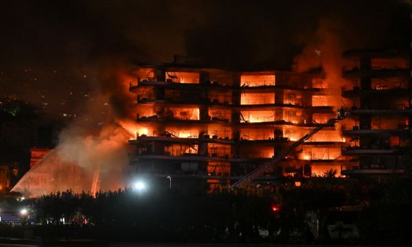 İzmir'de büyük yangın... Alevlere teslim oldu!